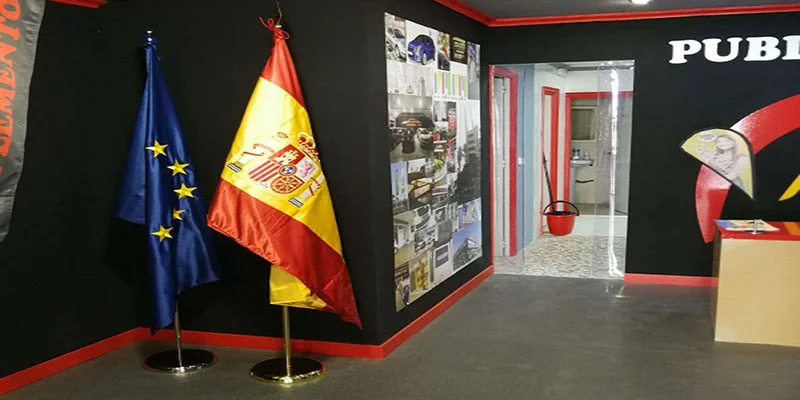 imagen de mstiles para despacho en una exposicion Imagen-de-banderas-de-despacho-en-una-exposición
