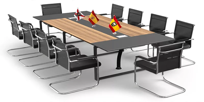 imagen de banderas de sobremesa sobre una mesa de despacho Mesa de despacho con tres peanas de sobremesa con banderas en tela de raso con escudos bordados