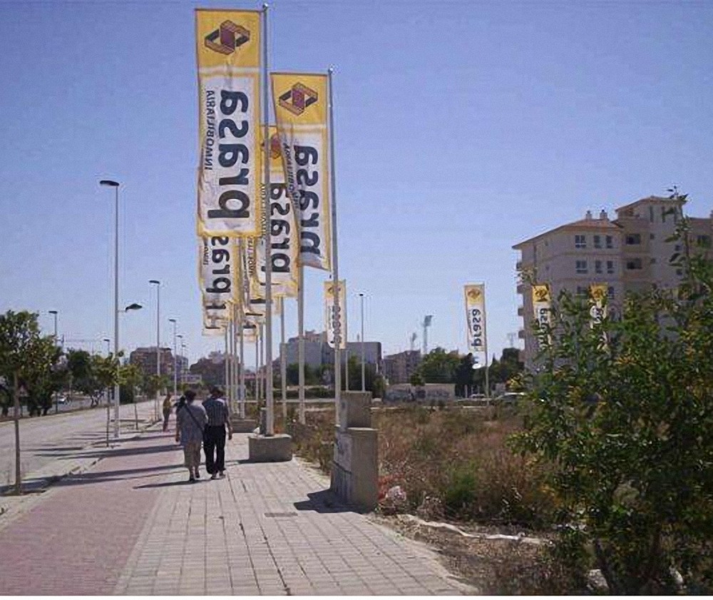 Galeria
imagen de mástiles de 12 metros expuestos en la calle